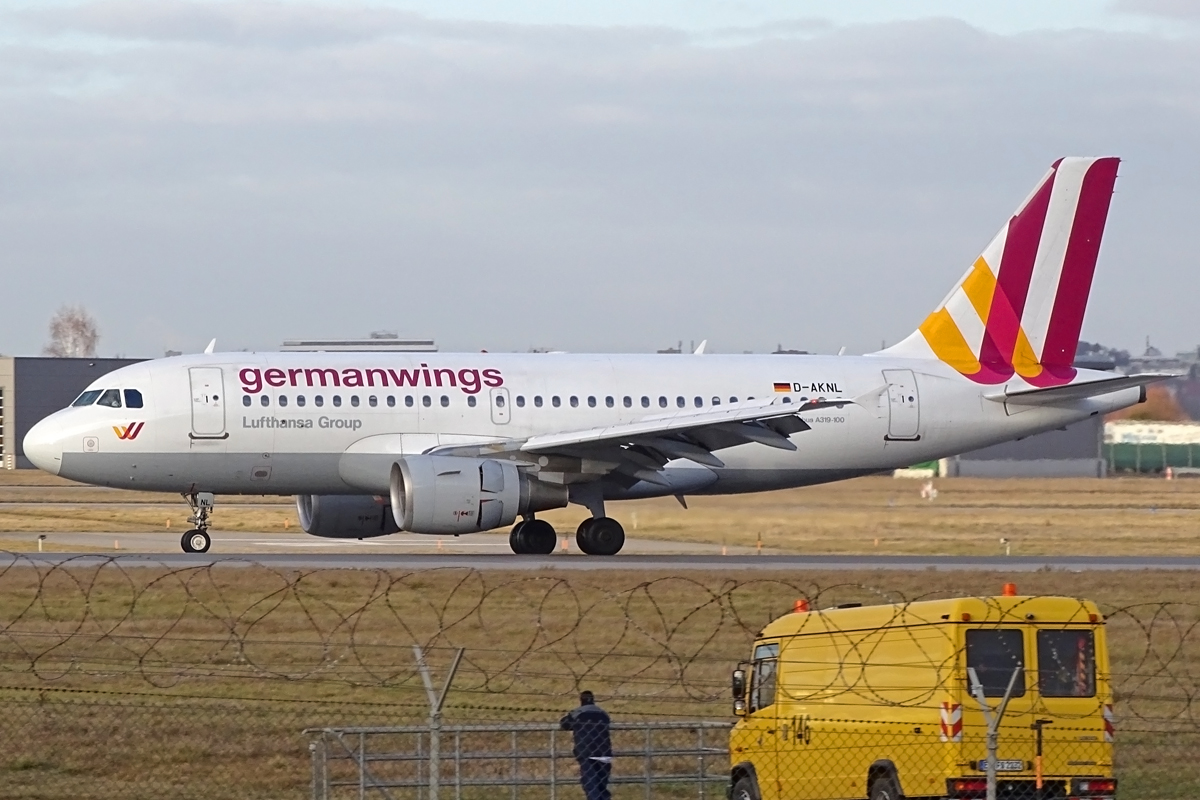 D-AKNL · Airbus A319-112 · (STR / EDDS)