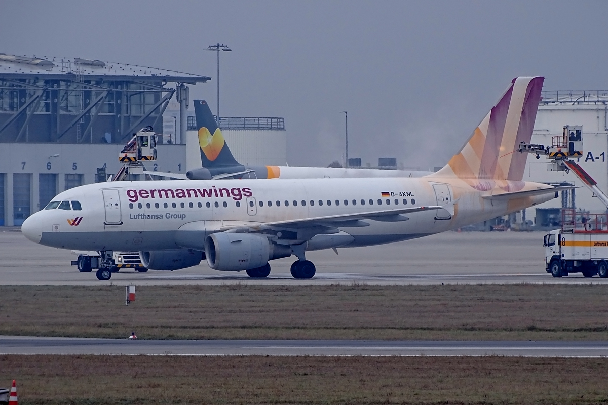 D-AKNL (1084) 1999 Airbus A319-112