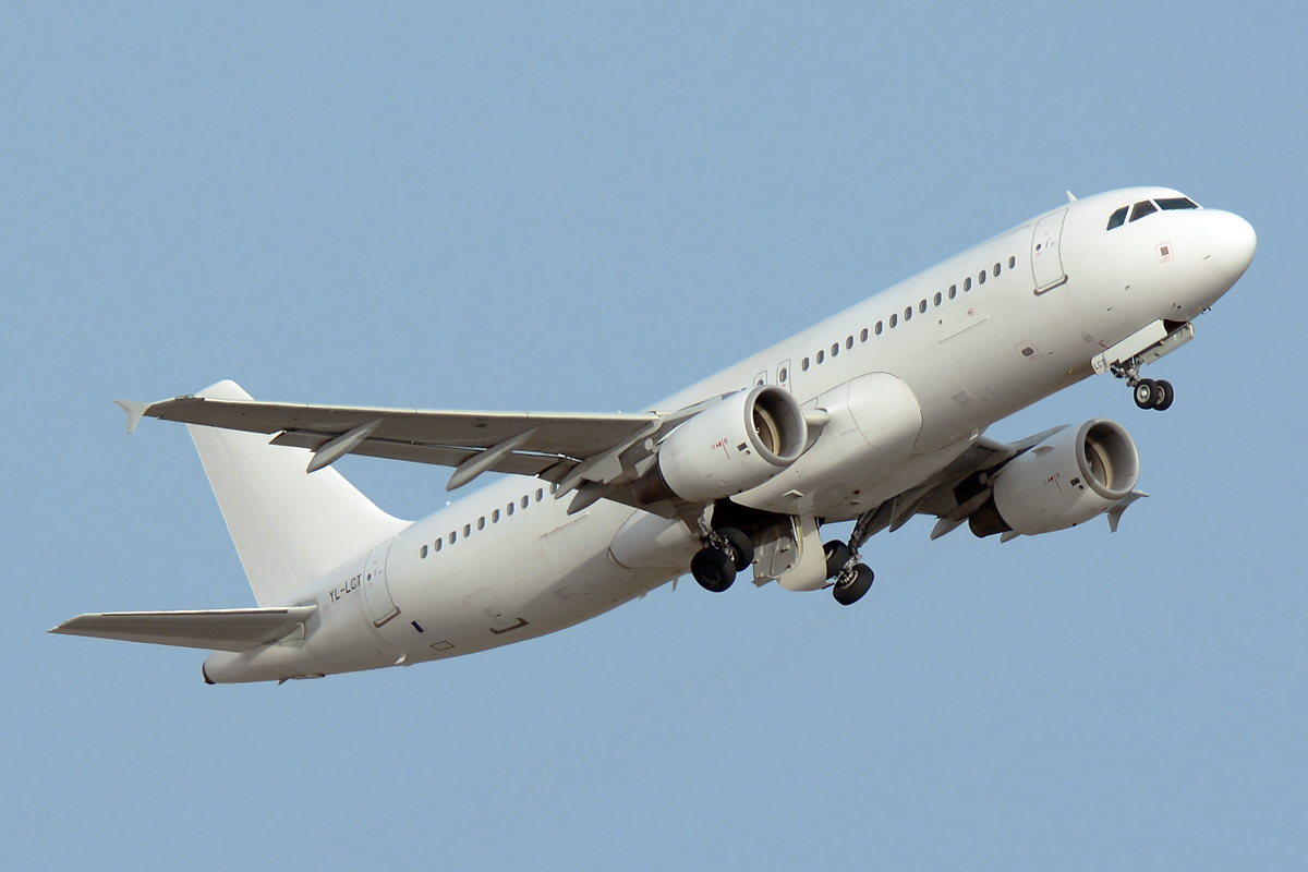YL-LCT (2233) 2004 Airbus A320-214