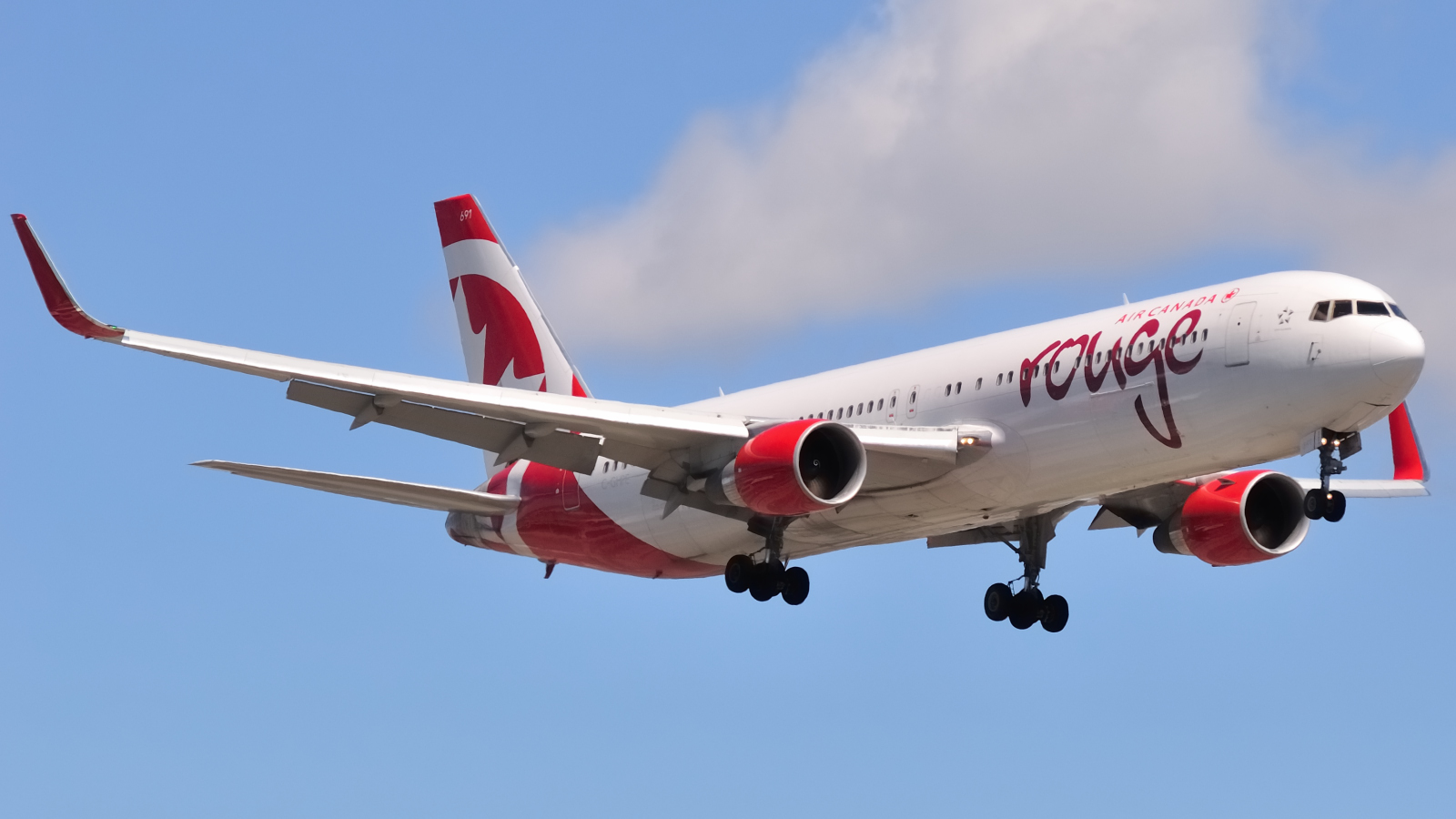 C-GHPE (cn 33423) Boeing 767-33AER