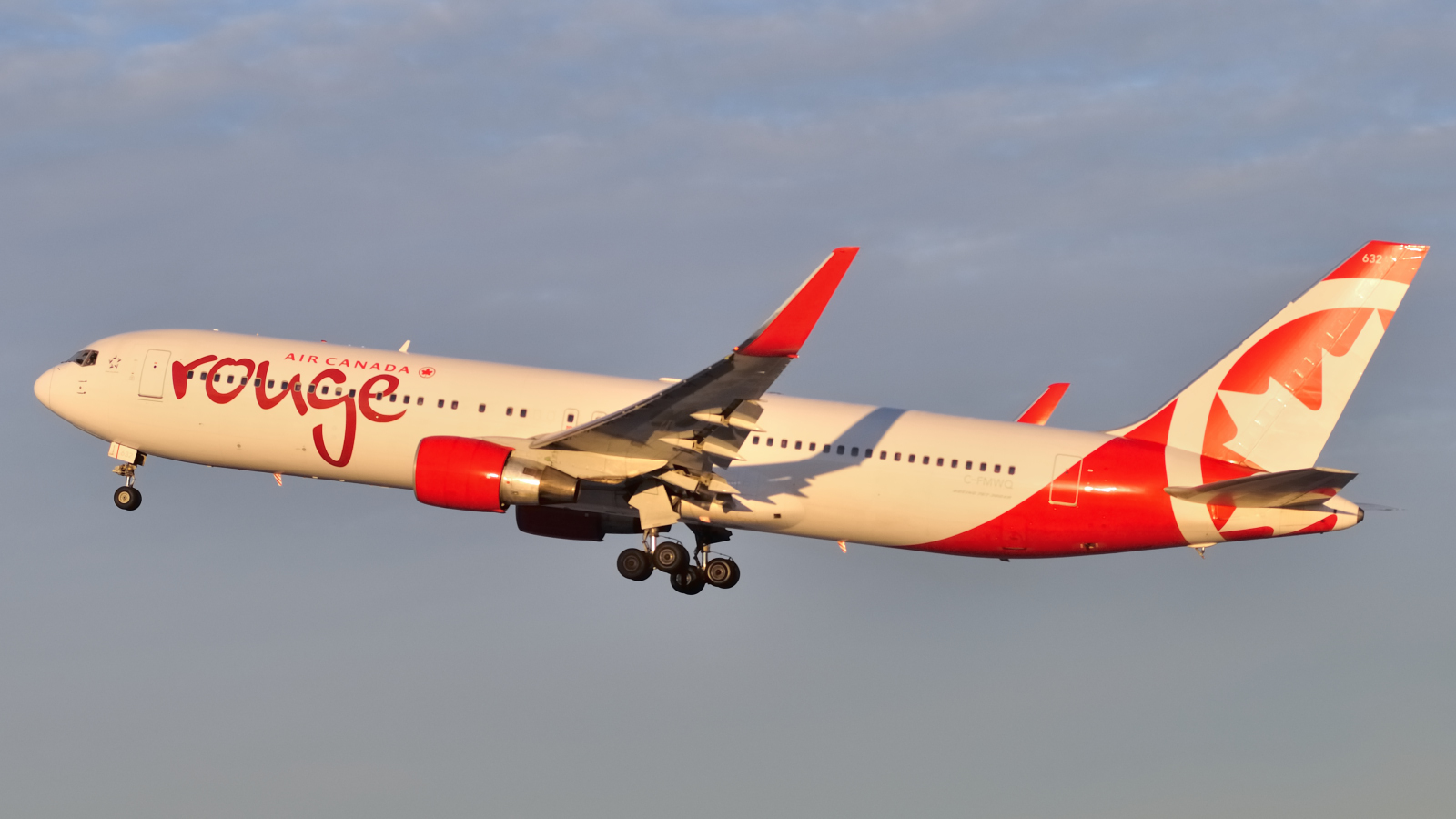 C-FMWQ (25584) 1995 Boeing 767-333ER(WL)