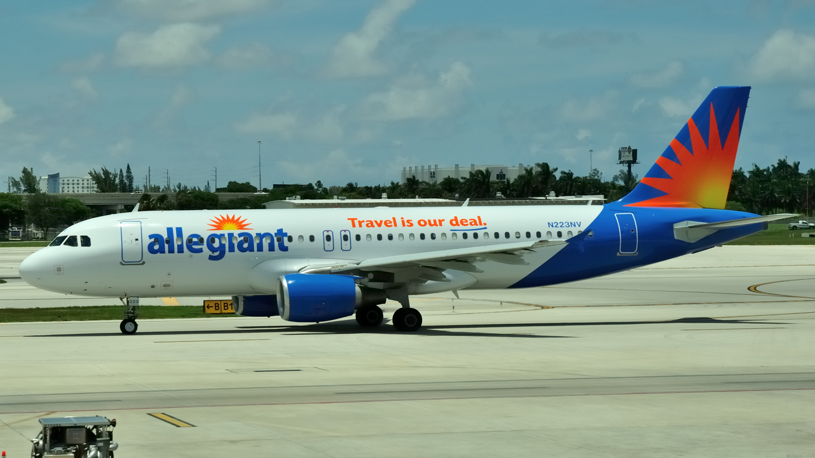 N223NV (1540) 2001 Airbus A320-214