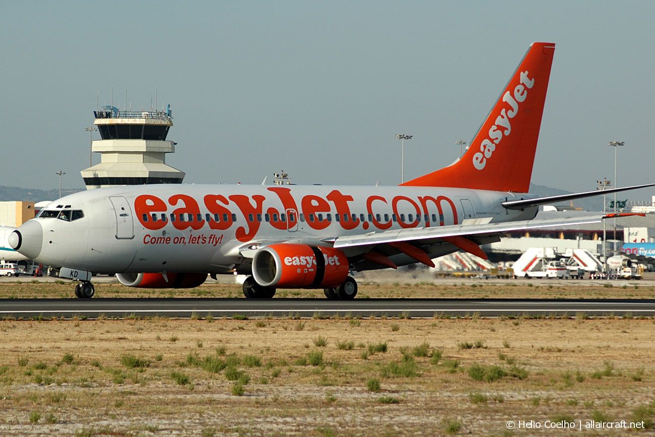 G-EZKD (32425) 2004 Boeing 737-73V