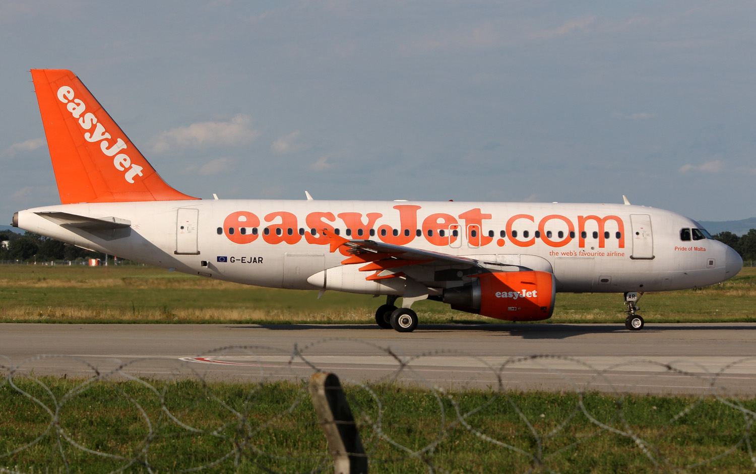 G-EJAR (2412) 2005 Airbus A319-111