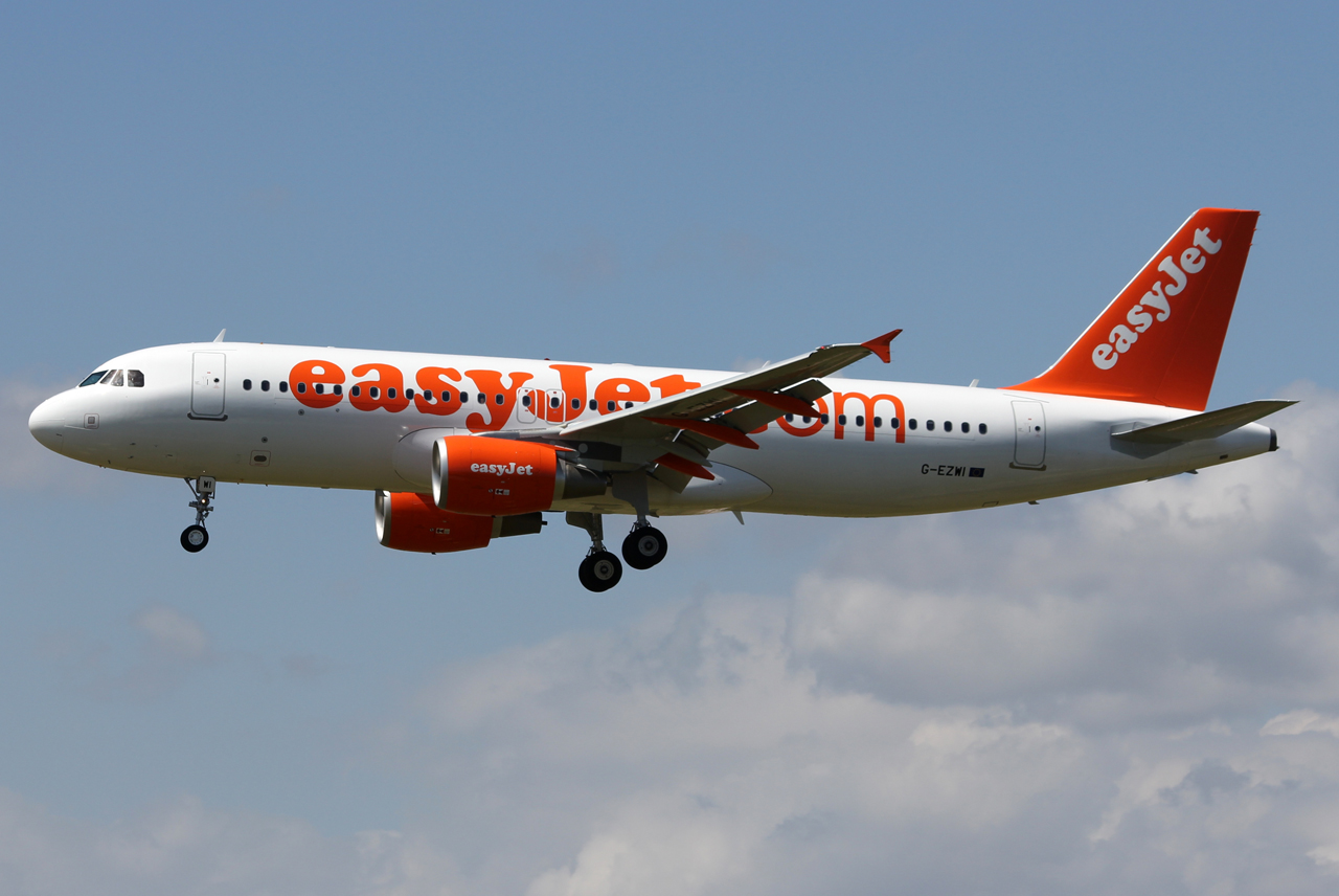 G-EZWI (5592) 2013 Airbus A320-214