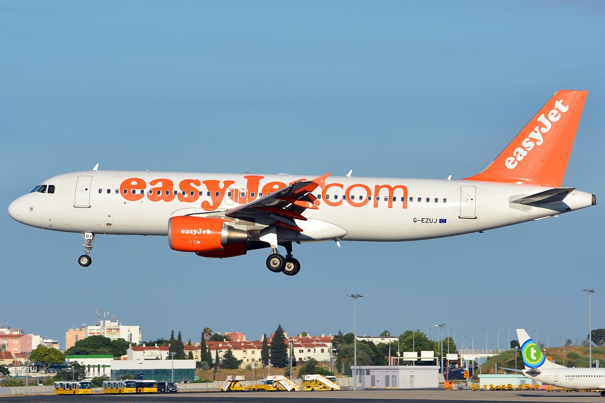 G-EZUJ (4740) 2011 Airbus A320-214