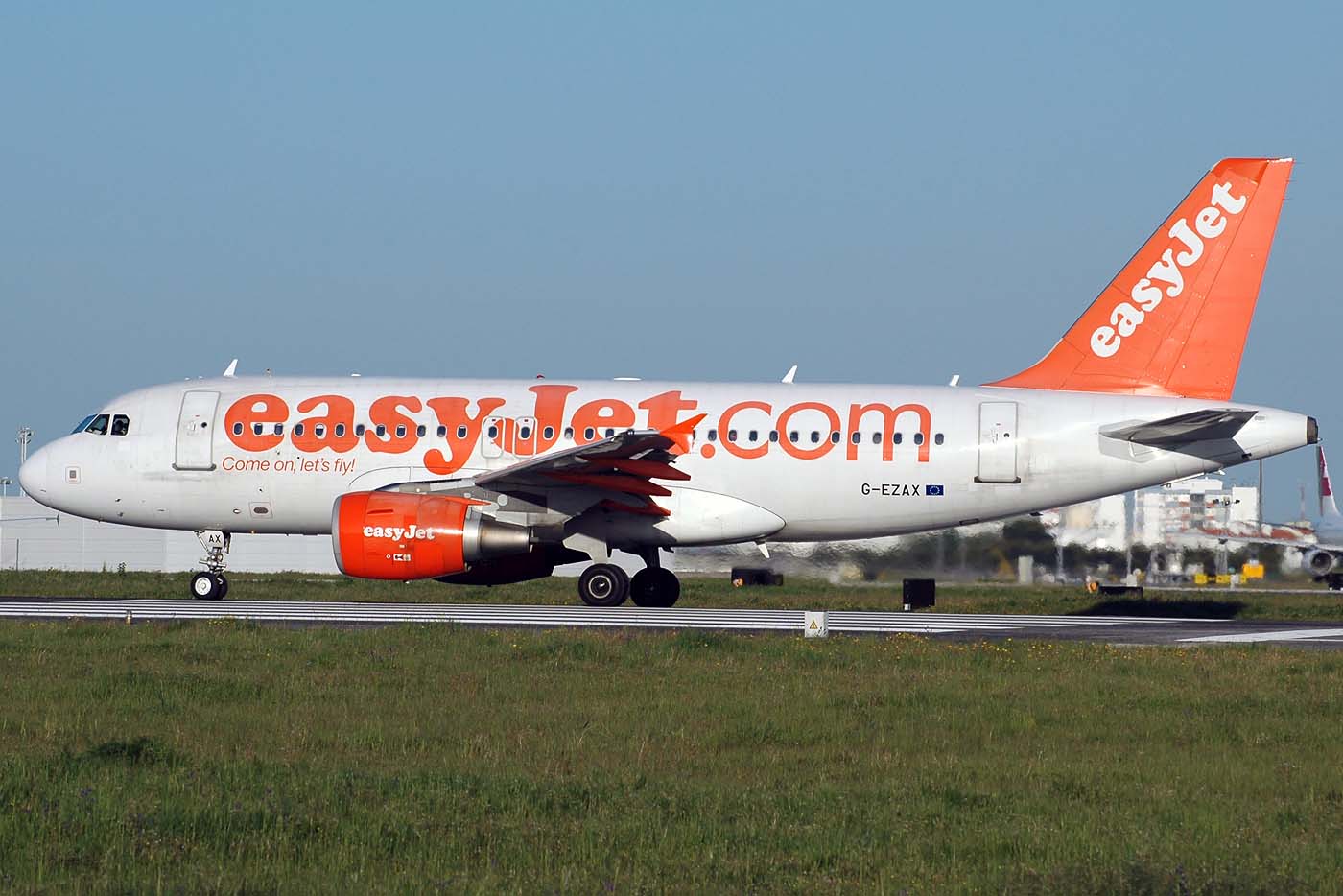 G-EZAX (2818) 2006 Airbus A319-111