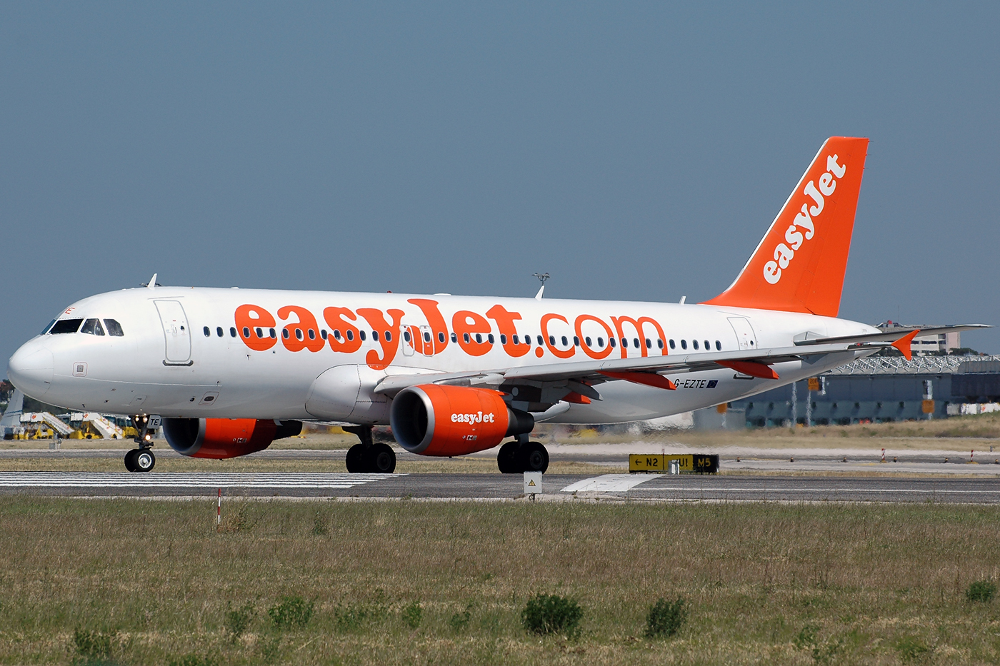 G-EZTE (3913) 2009 Airbus A320-214