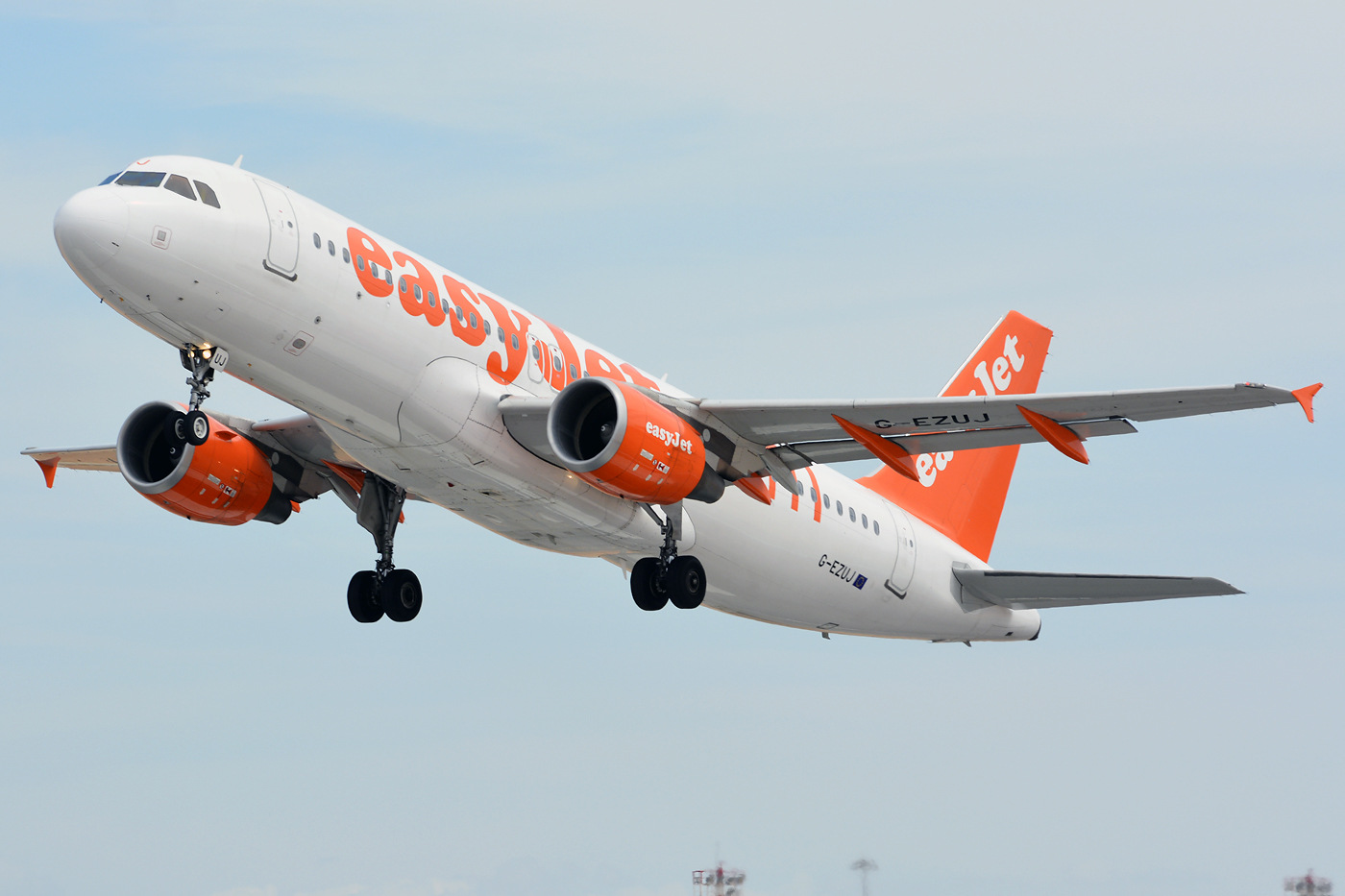 G-EZUJ (4740) 2011 Airbus A320-214