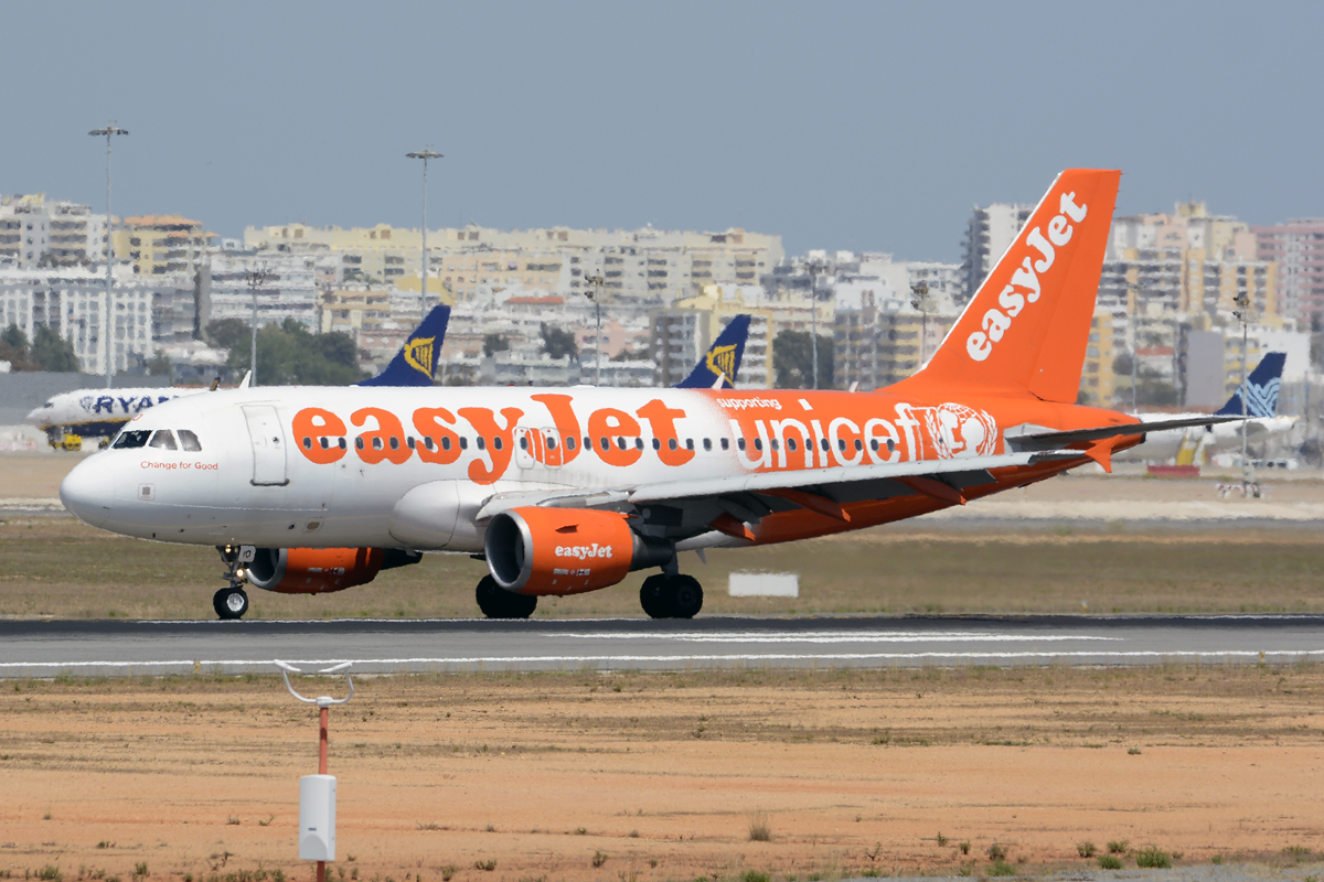 G-EZIO (2512) 2005 Airbus A319-111