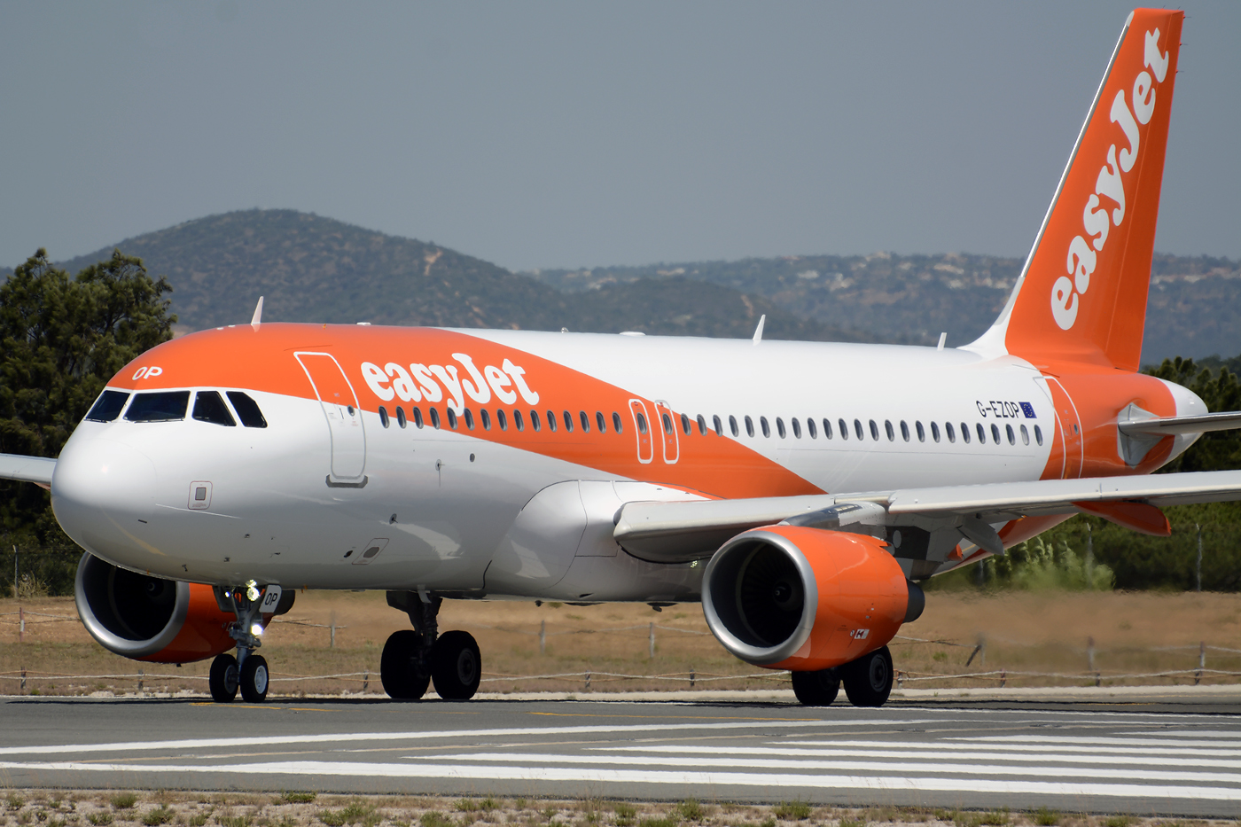G-EZOP (6633) 2015 Airbus A320-214(WL)