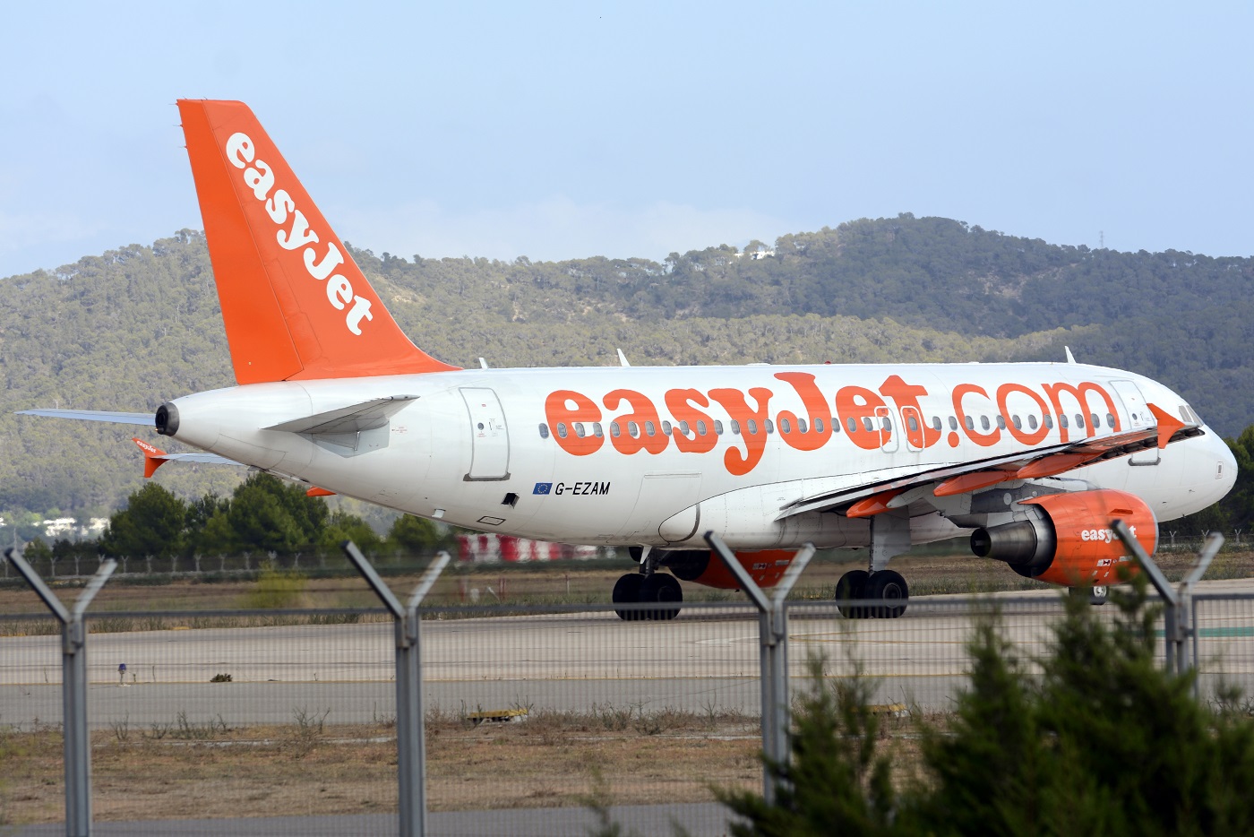 G-EZAM (2037) 2004 Airbus A319-111
