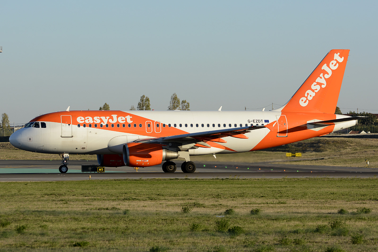 G-EZDT (3720) 2008 Airbus A319-111