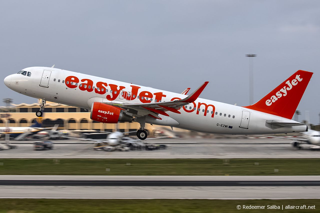 G-EZWI (5592) 2013 Airbus A320-214 WL