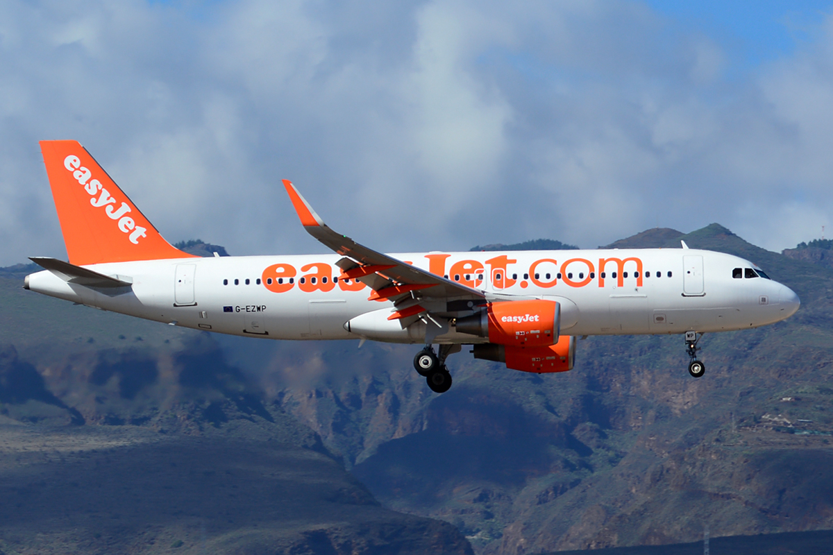 G-EZWP (5927) 2014 Airbus A320-214(WL)