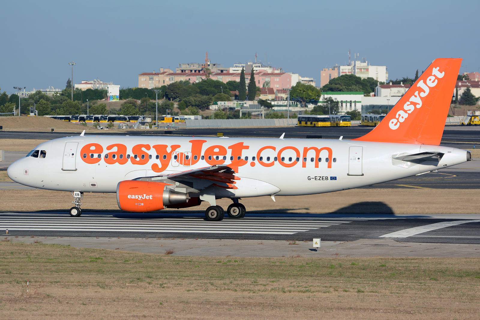 G-EZEB (2120) 2004 Airbus A319-111
