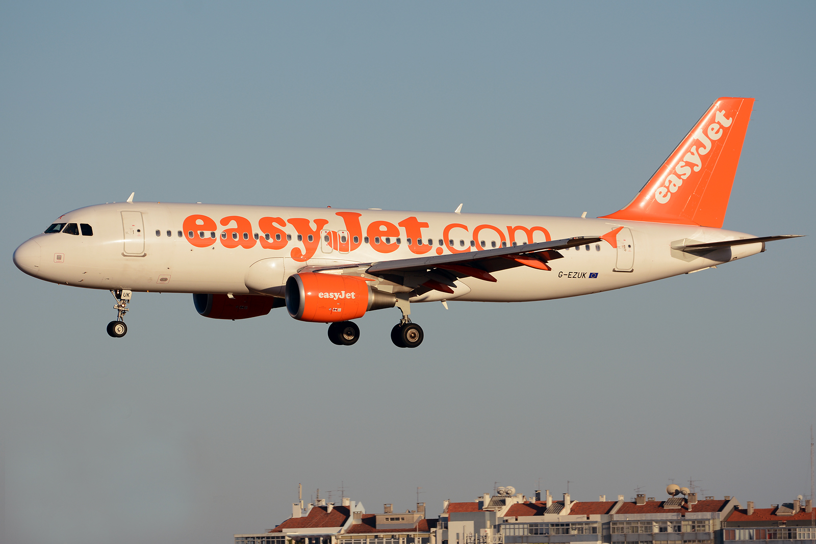 G-EZUK (4749) 2011 Airbus A320-214