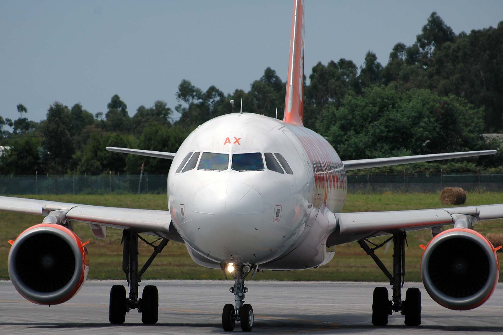 G-EZAX (2818) 2006 Airbus A319-111