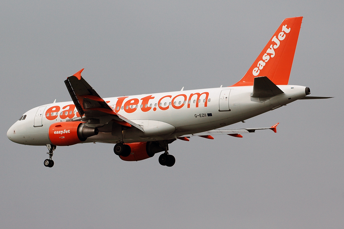 G-EZII · Airbus A319-111 · (LIS / LPPT)