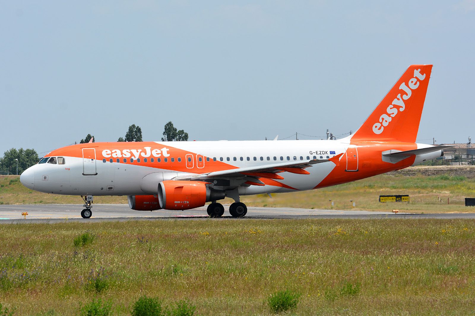 G-EZDK (3555) 2008 Airbus A319-111