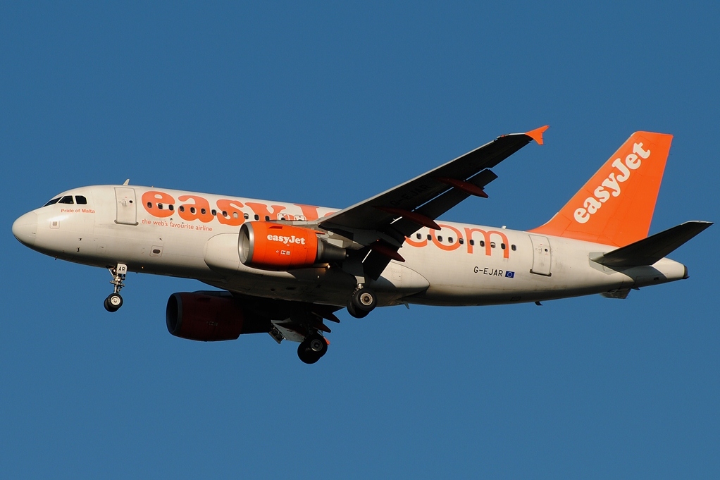 G-EJAR (2412) 2005 Airbus A319-111