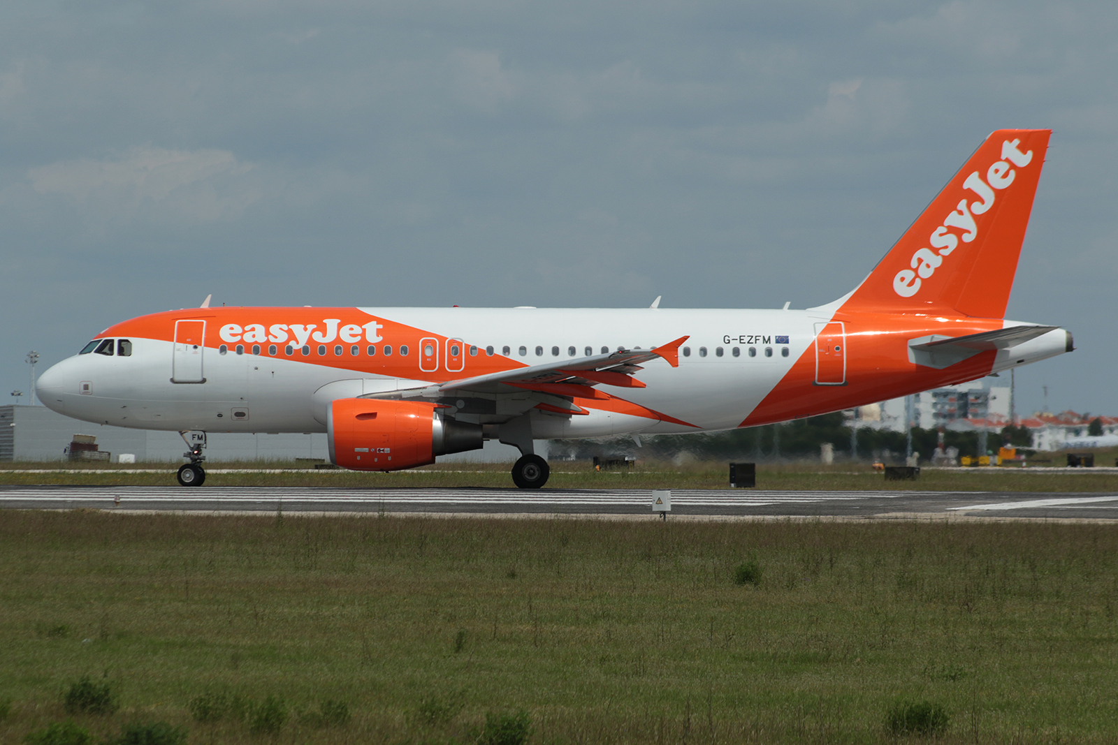 G-EZFM (4069) 2009 Airbus A319-111