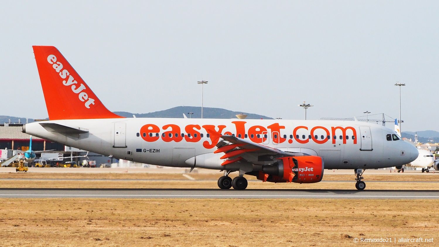 G-EZIH (2463) 2005 Airbus A319-111