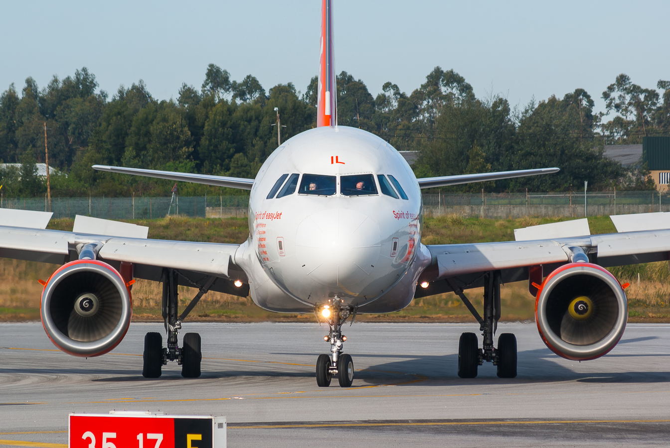 G-EZIL (2492) 2005 Airbus A319-111