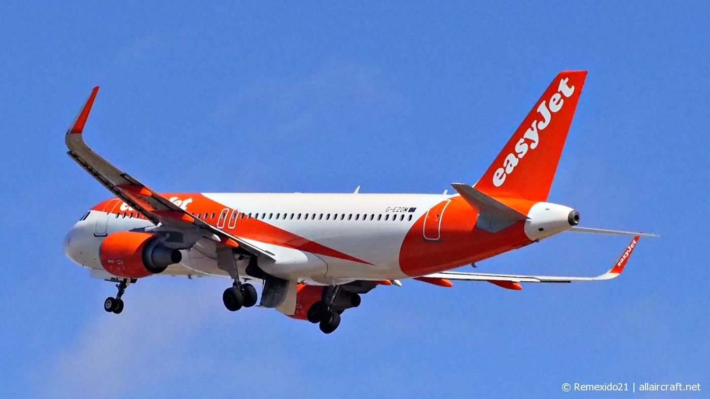 G-EZOM (6587) 2015 Airbus A320-214(WL)