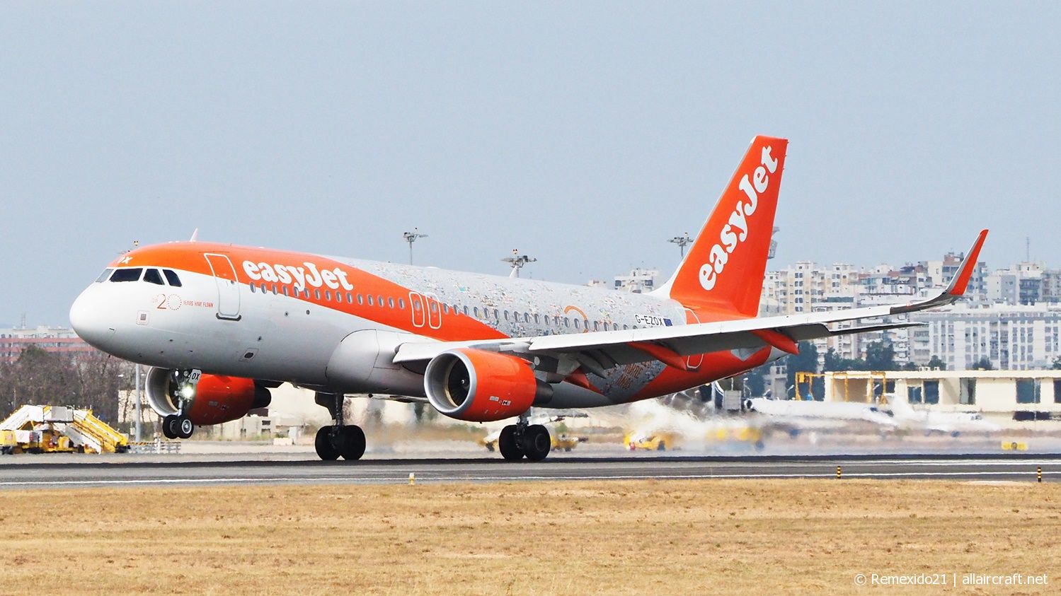G-EZOX (6837) 2015 Airbus A320-214(WL)