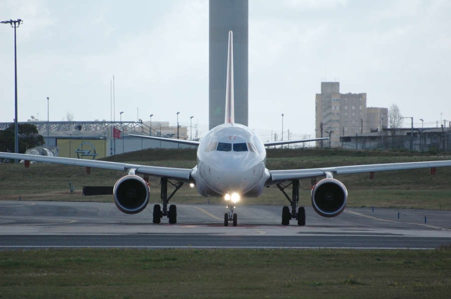 G-EZTT (4219) 2010 Airbus A320-214