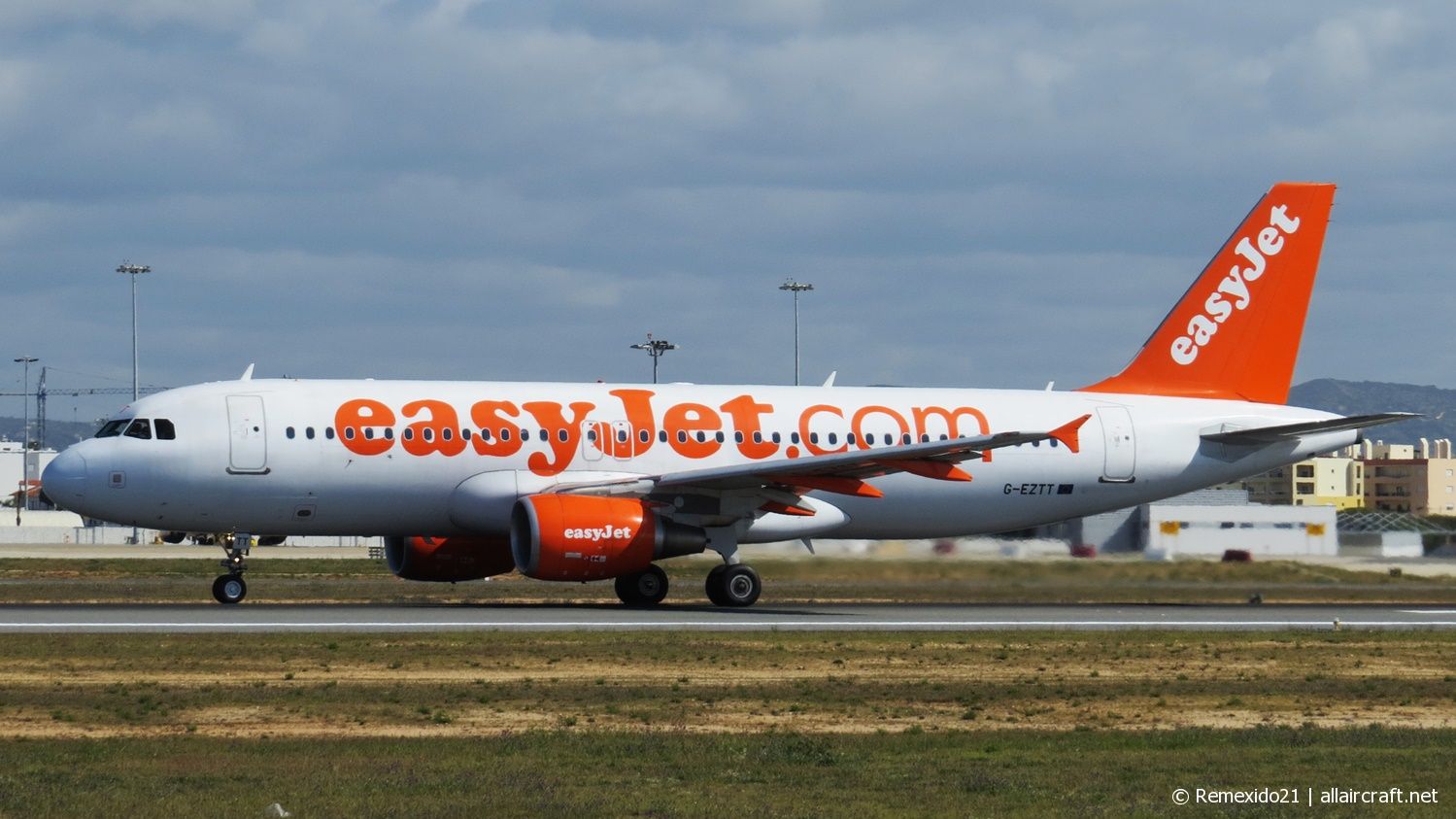 G-EZTT (4219) 2010 Airbus A320-214