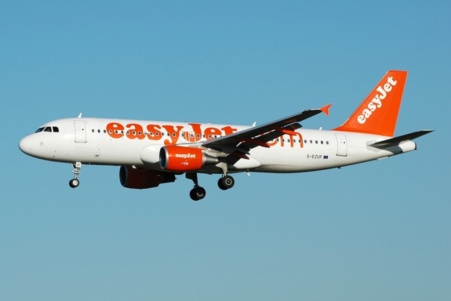 G-EZUF (4676) 2011 Airbus A320-214