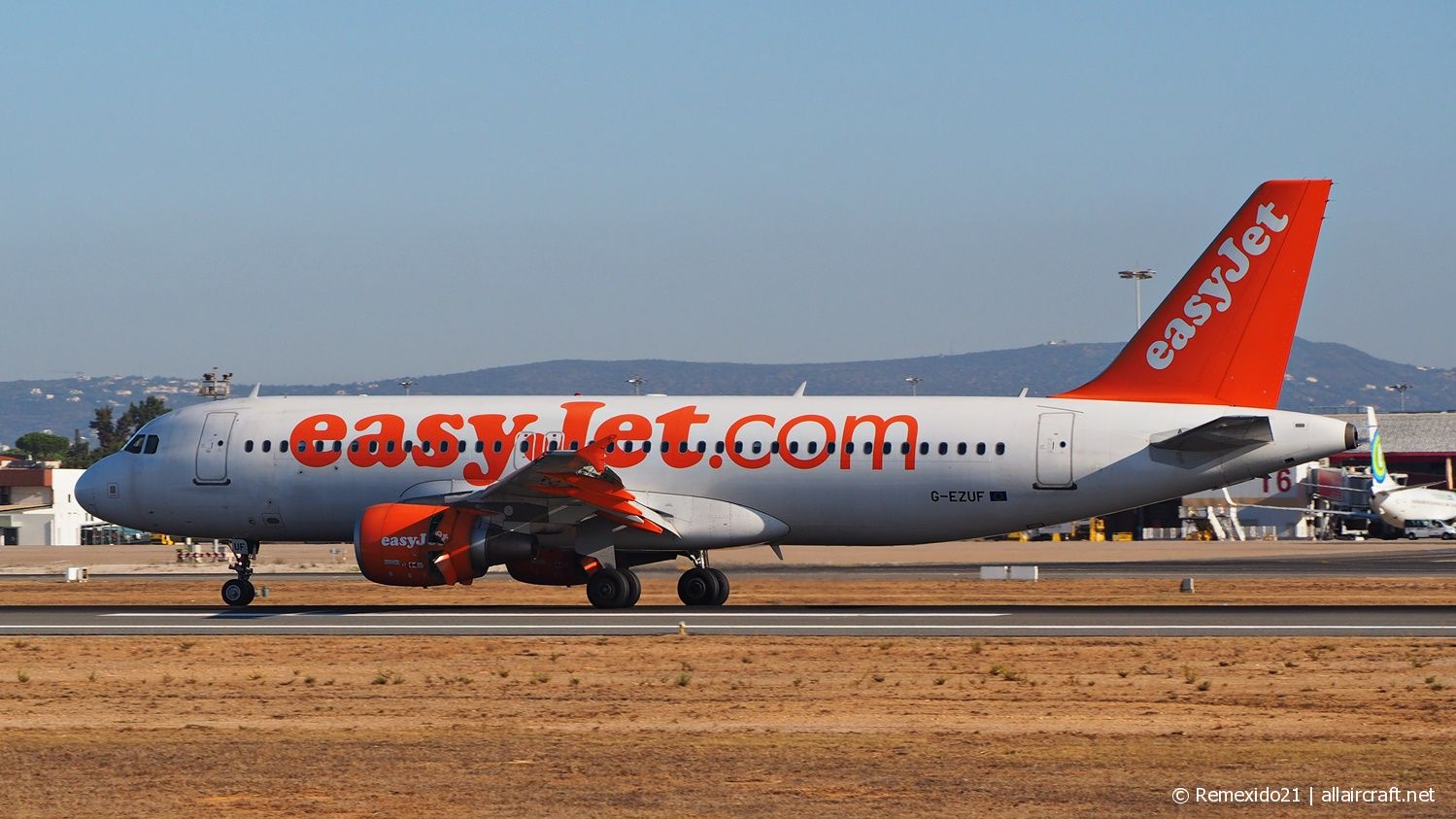 G-EZUF (4676) 2011 Airbus A320-214