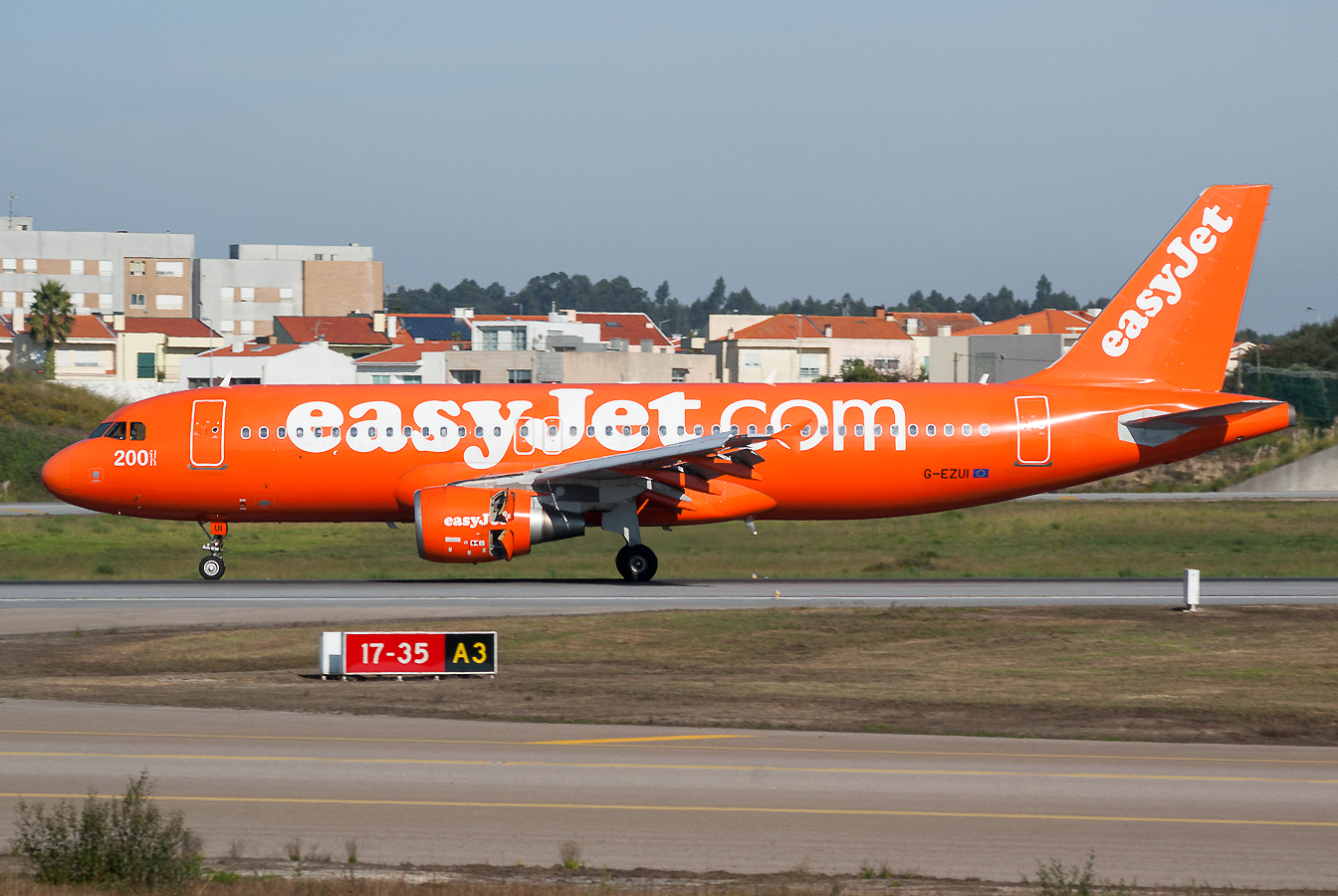 G-EZUI (4721) 2011 Airbus A320-214