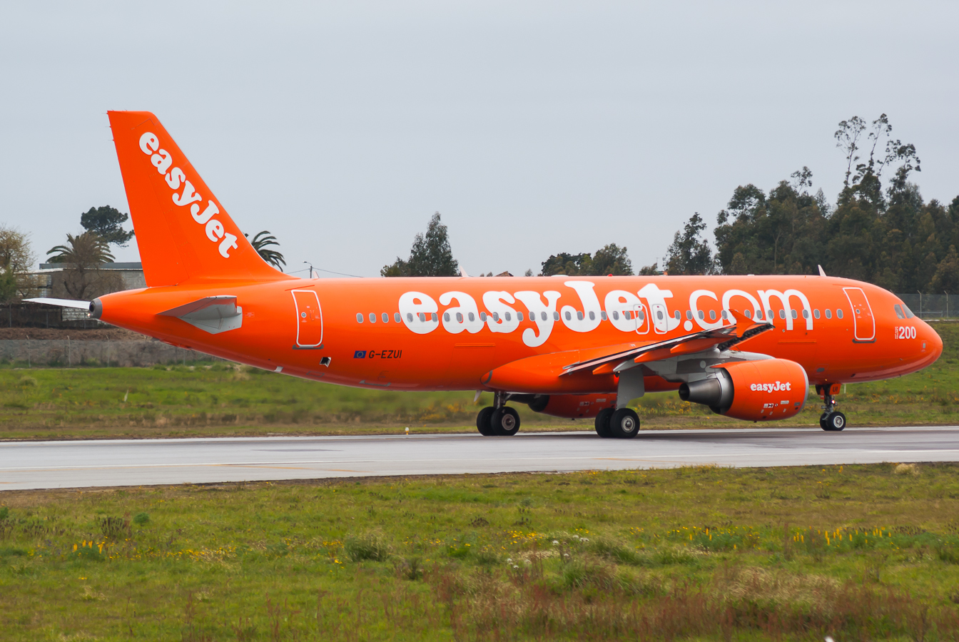 G-EZUI (4721) 2011 Airbus A320-214