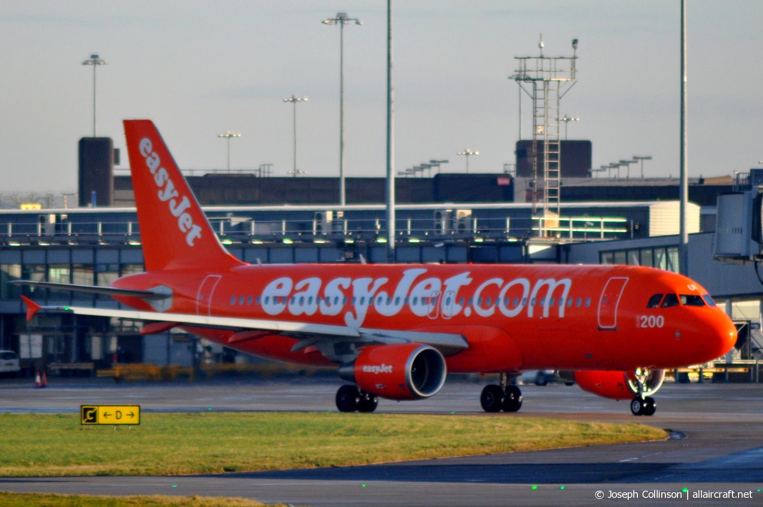 G-EZUI (4721) 2011 Airbus A320-214