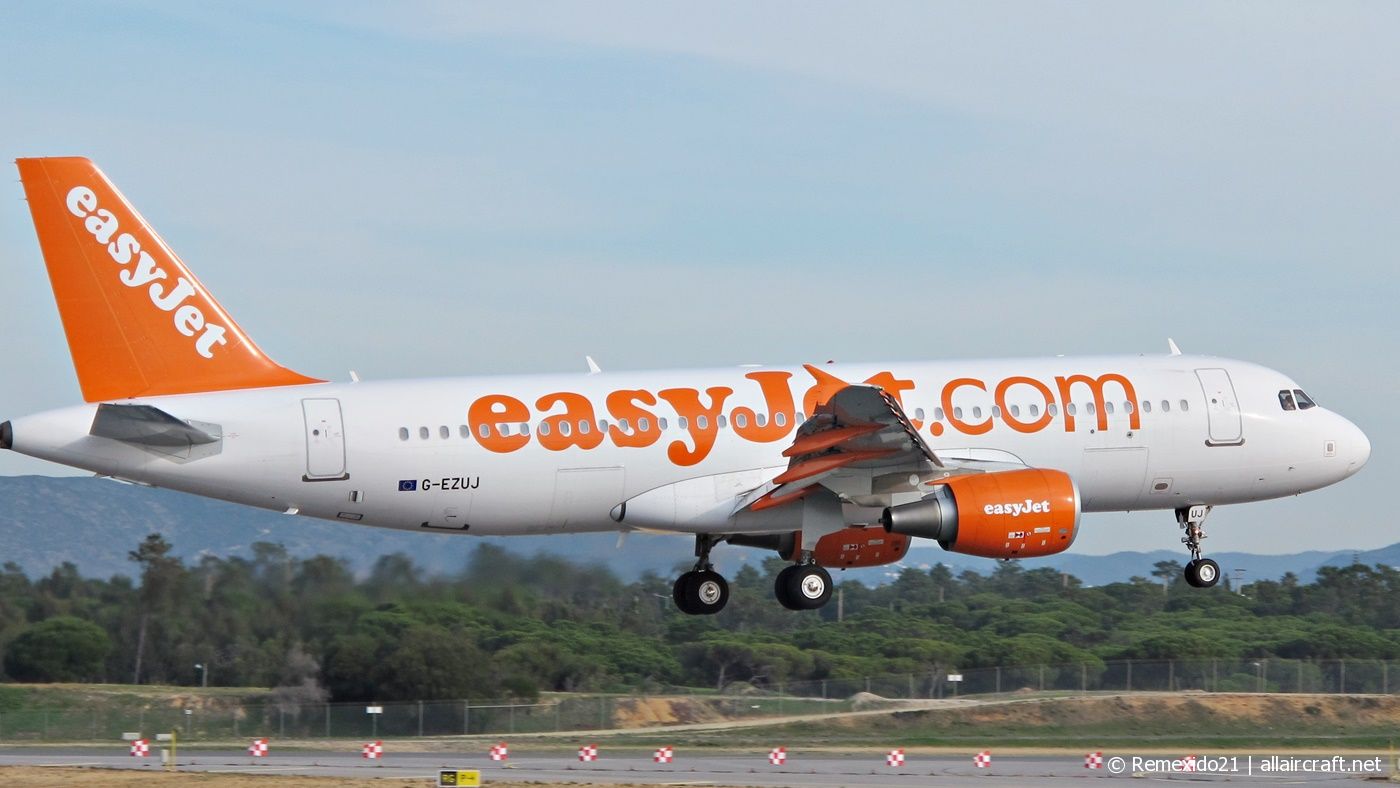 G-EZUJ (4740) 2011 Airbus A320-214