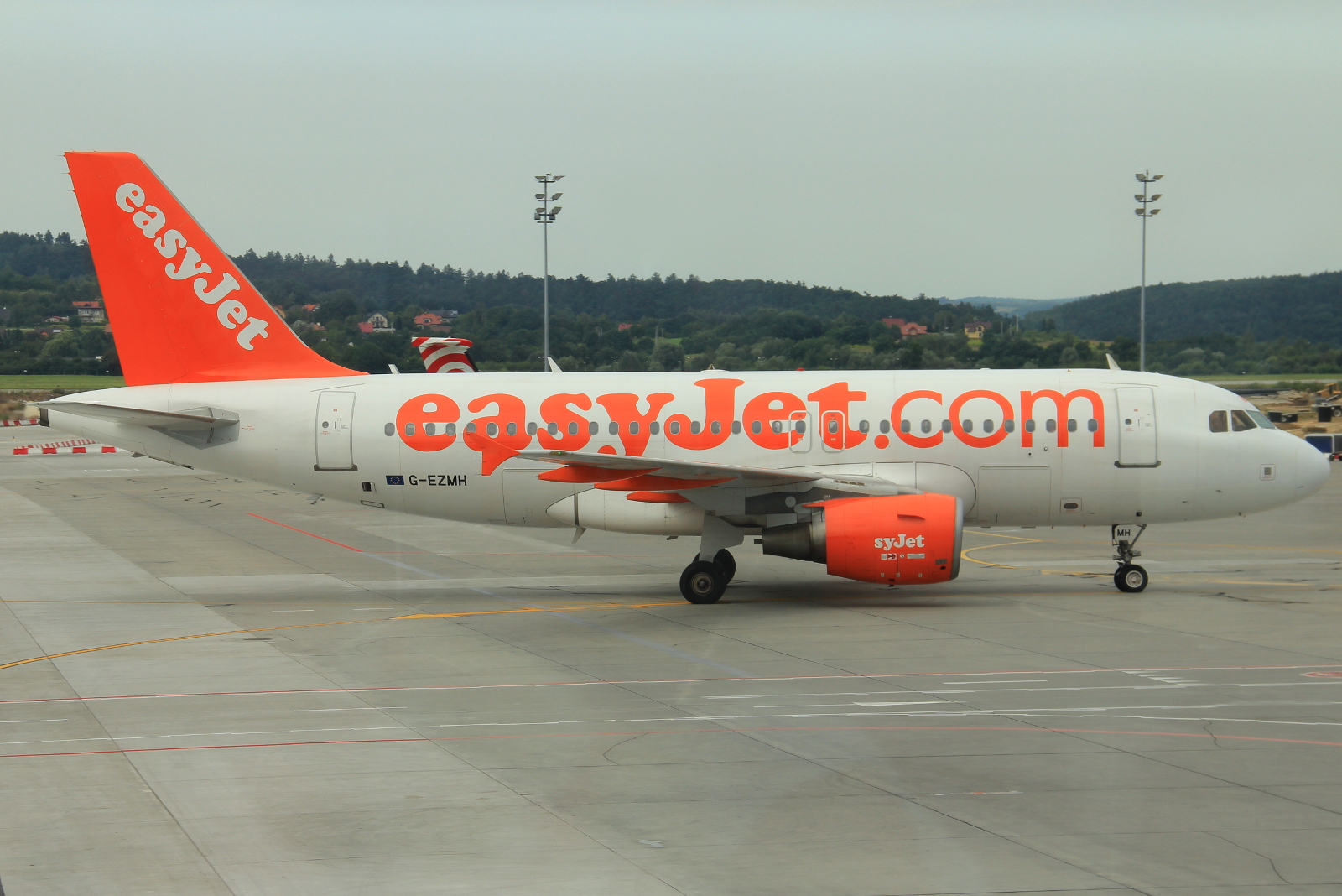 G-EZMH (2053) 2003 Airbus A319-111