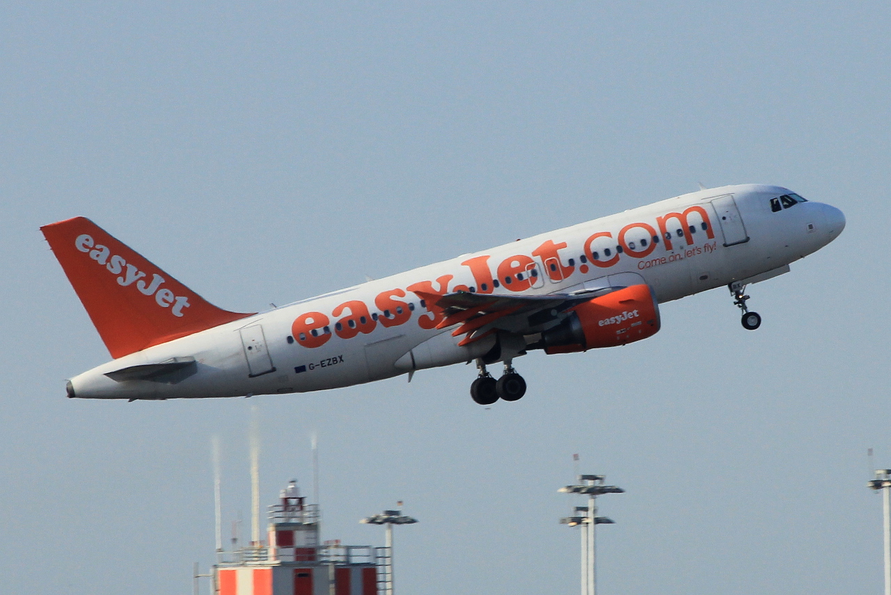 G-EZBX (3137) 2007 Airbus A319-111