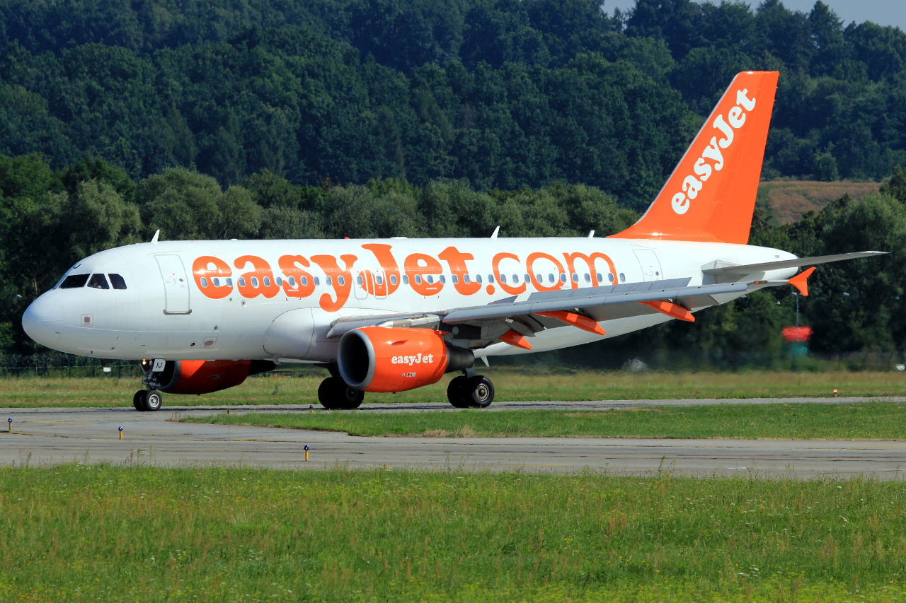 G-EZIJ (2477) 2005 Airbus A319-111