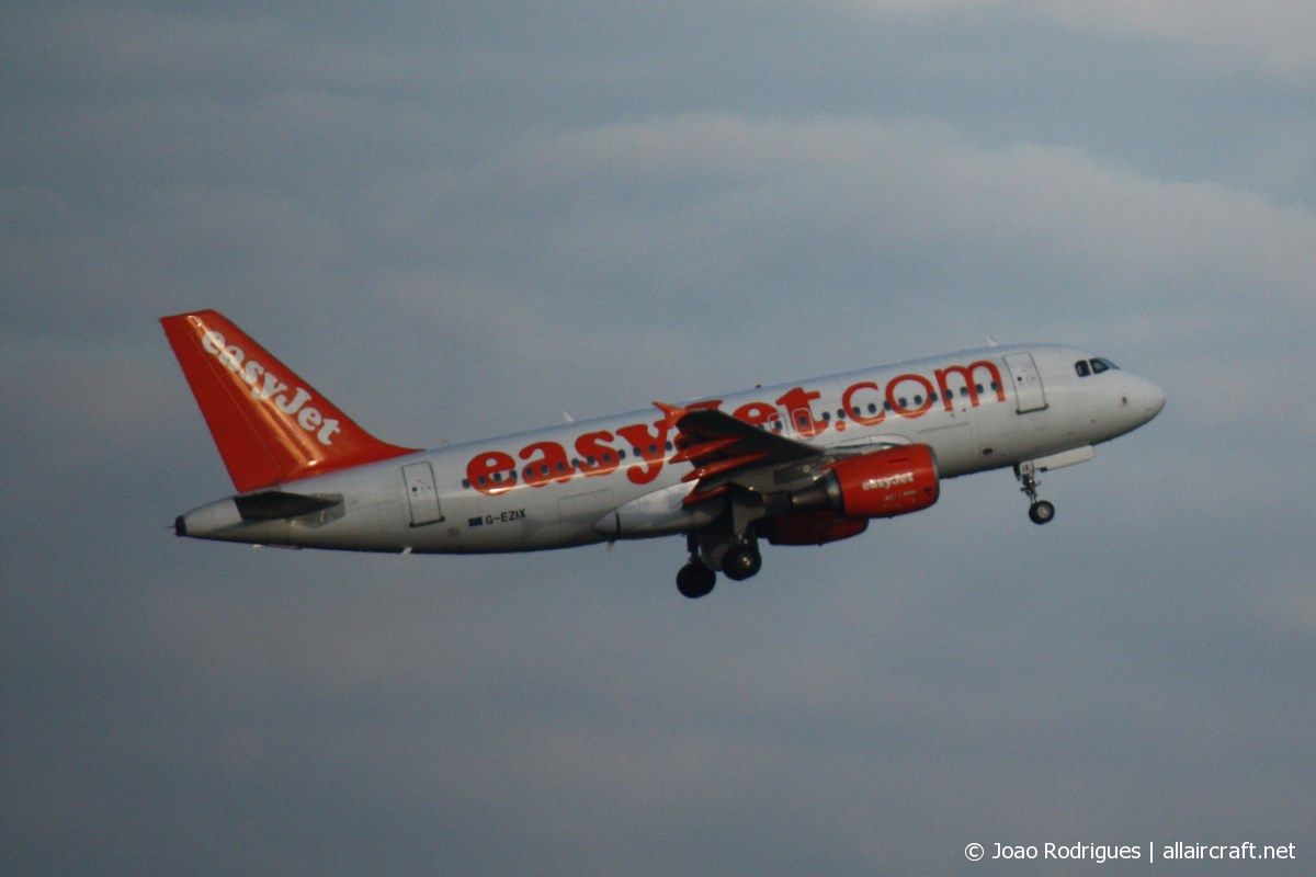 G-EZIX (2605) 2005 Airbus A319-111