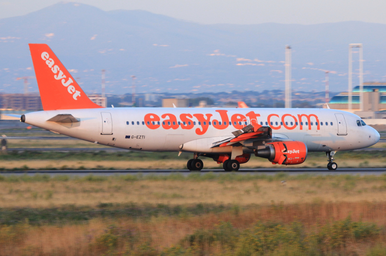 G-EZTI (3975) 2009 Airbus A320-214