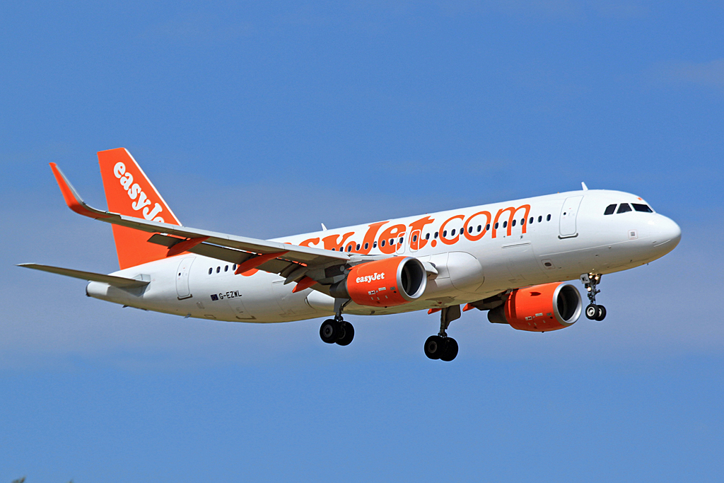 G-EZWL (5702) 2013 Airbus A320-214(WL)