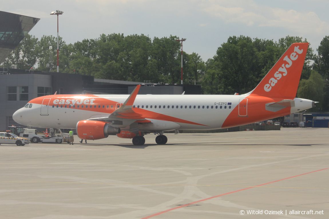 G-EZPD (7040) 2016 Airbus A320-214 WL