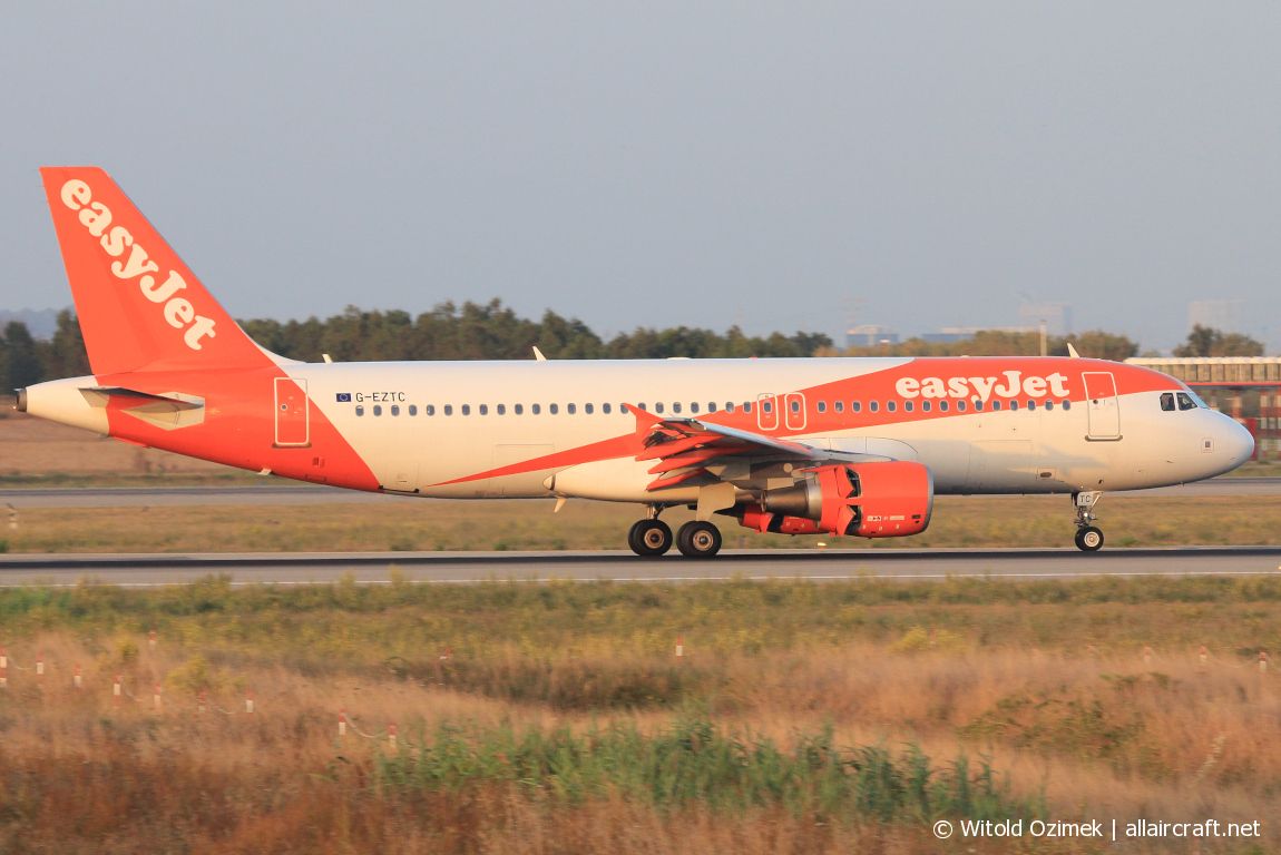 G-EZTC (3871) 2009 Airbus A320-214