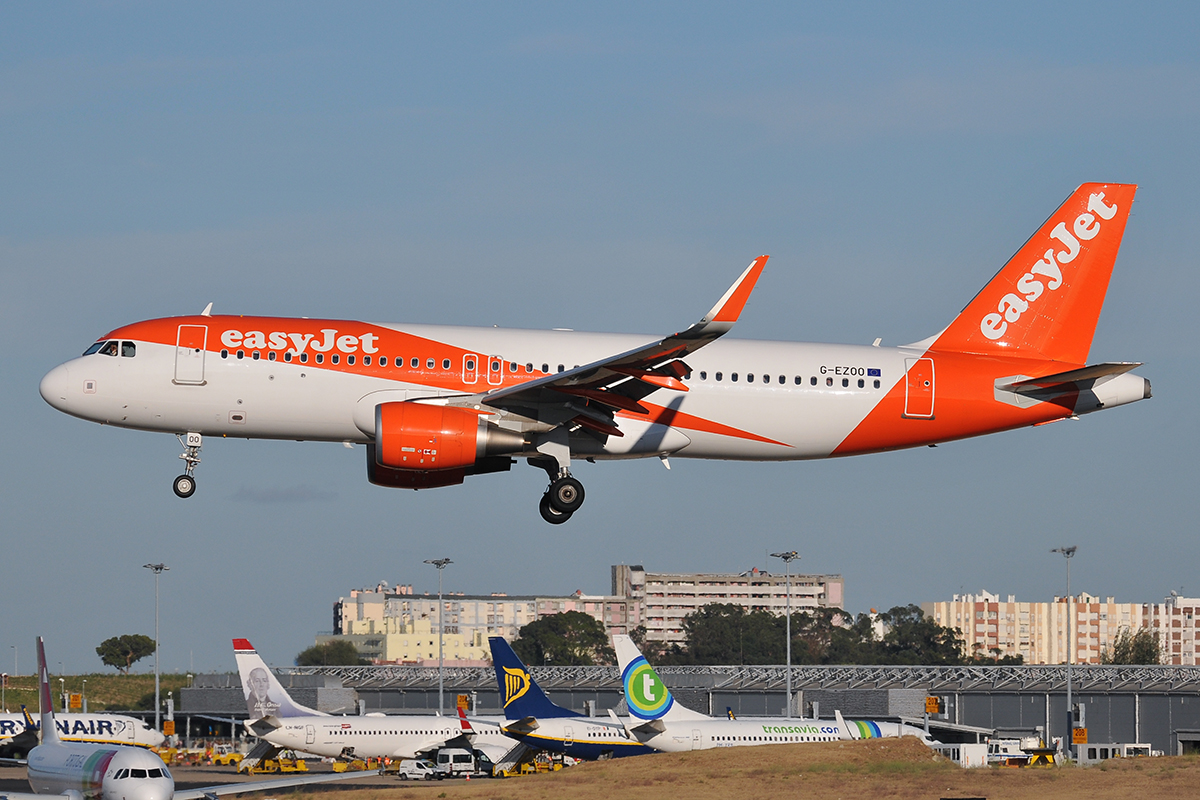 G-EZOO (6606) 2015 Airbus A320-214(WL)