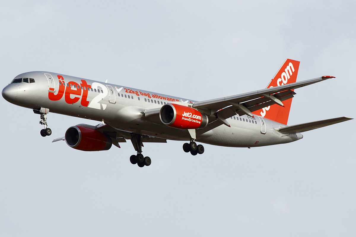 G-LSAI (24016) 1987 Boeing 757-21B