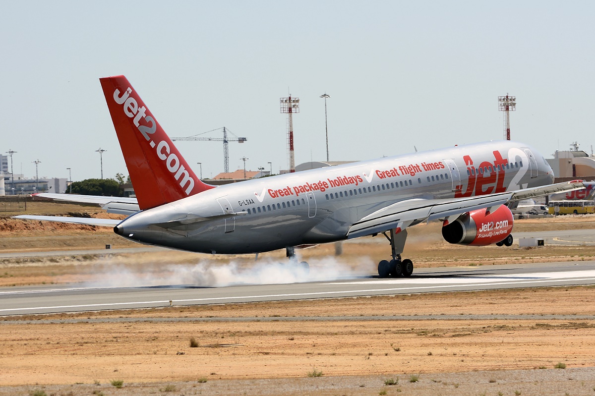 G-LSAA (24122) 1988 Boeing 757-236