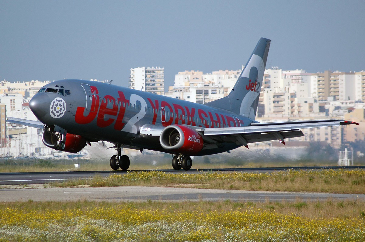 G-CELB (23664) 1986 Boeing 737-377